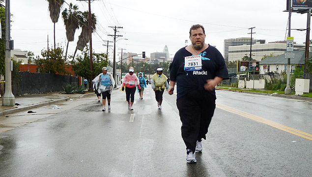 Kelly Gneiting corre a maratona de Los Angeles, na Califrnia (EUA)