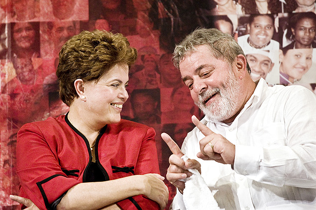A ento presidente eleita Dilma Rousseff e o ento presidente Lula participam de evento em 2010