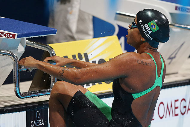 A nadadora Etiene Medeiros se prepara para uma prova no Mundial