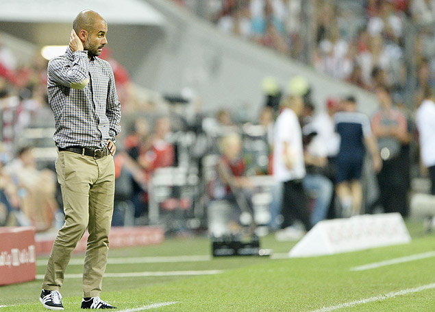 O tcnico Pep Guardiola, do Bayern de Munique, durante partida da Copa Audi contra o Manchester City