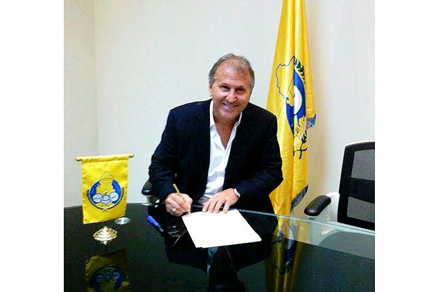 Zico assina contrato de dois anos com o Al Gharafa, do Qatar