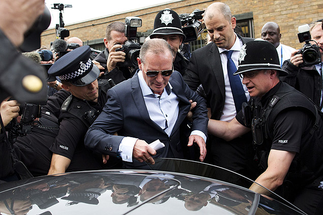 O ex-jogador Paul Gascoigne deixa a corte de Stevenage, no norte de Londres, após julgamento