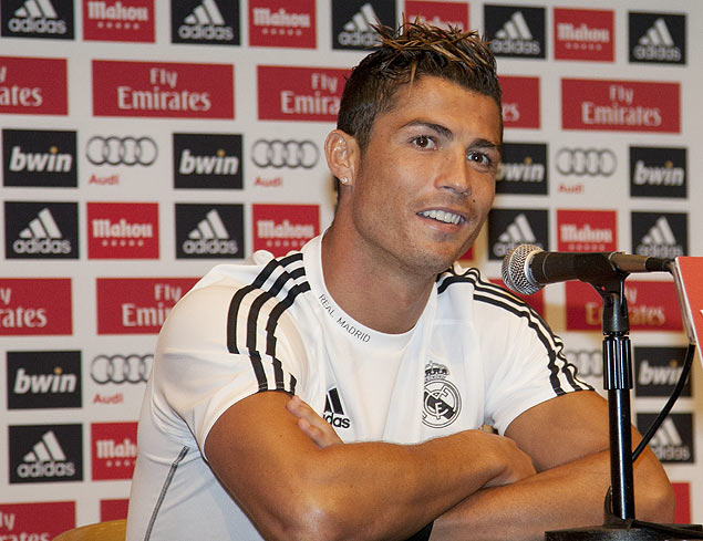 Cristiano Ronaldo concede entrevista em Los Angeles, onde o Real Madrid disputa torneio amistoso