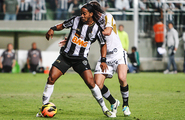 O atacante Ronaldinho Gacho em ao pelo Atltico-MG contra o Botafogo, no estdio Independncia