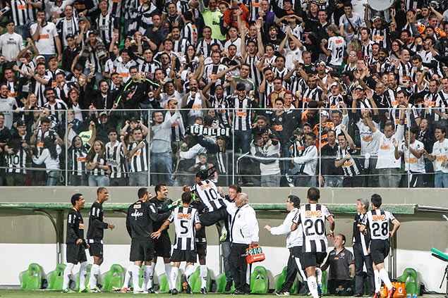 Jogadores do Atltico-MG comemoram gol marcado contra o Botafogo