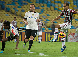 Guilherme (centro) durante jogo entre Fluminense x Corinthians