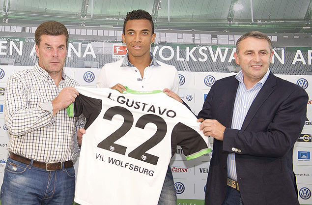 Luiz Gustavo  apresentado no Wolfsburg