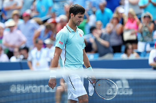 Novak Djokovic sai da quadra aps perder em Cincinnati, nos Estados Unidos 