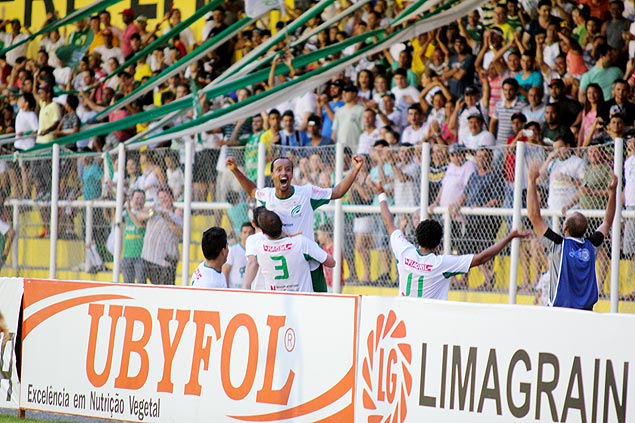 Jogadores do Luverdense comemoram gol em jogo pela Srie C do Brasileiro