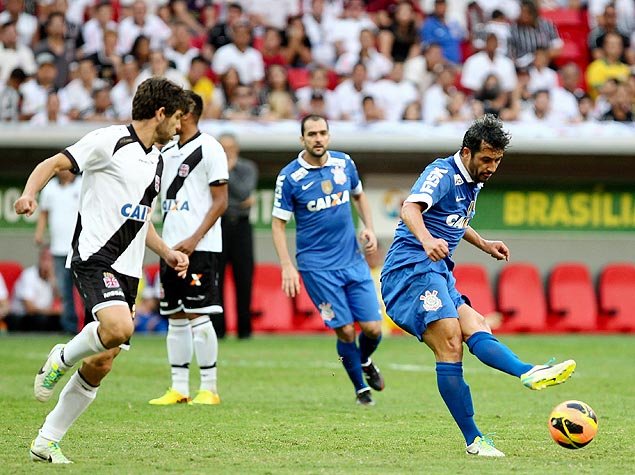 Douglas (dir.) durante o jogo entre Vasco x Corinthians