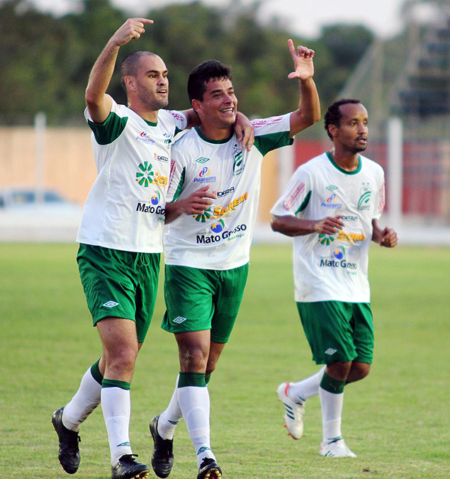 Jogadores do Luverdense comemoram gol em jogo da Série C do Brasileiro
