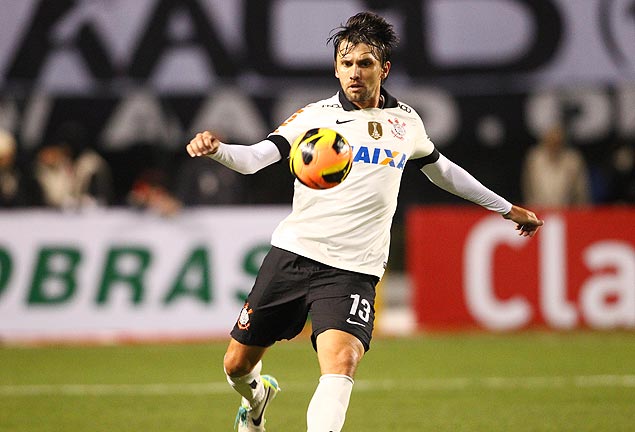 Paulo Andr durante jogo entre Corinthians x Luverdense