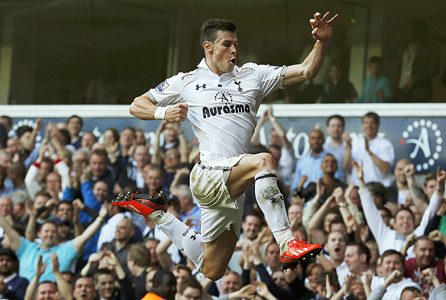 Gareth Bale salta para comemorar gol do Tottenham 