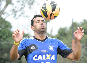 O lateral esquerdo André Santos, do Flamengo
