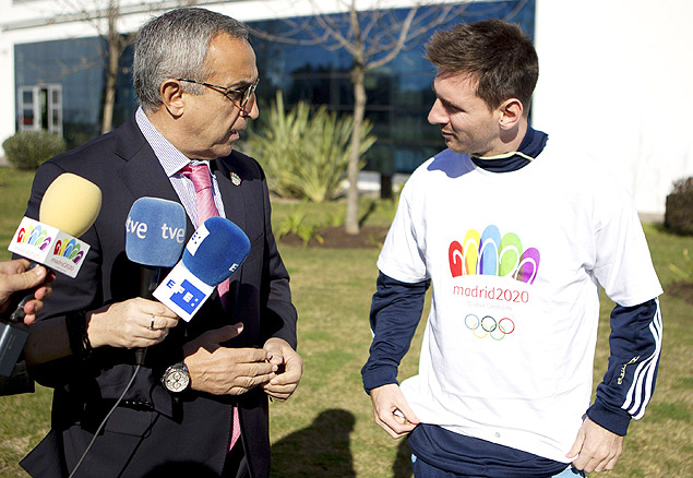 Alejandro Blanco, presidente do Comit Olmpico Espanhol, conversa com Messi