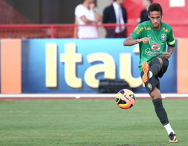 O atacante Neymar durante treino da seleo brasileira