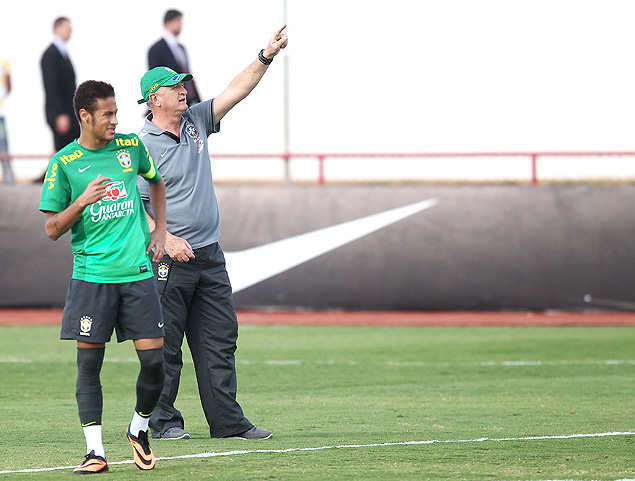 Neymar e Felipo durante treino da seleo brasileira