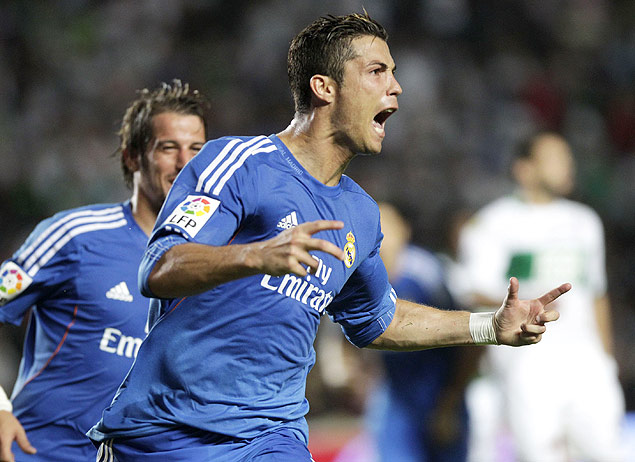 Cristiano Ronaldo festeja o seu segundo gol na partida contra o Elche