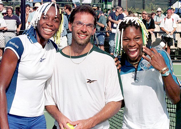 Venus Williams, Karsten Braasch e Serena posam para fotos depois do jogo