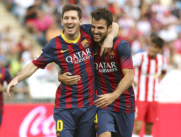 Lionel Messi comemora com Cesc Fbregas seu gol ante o Almera
