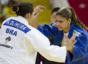 A judoca Ndia Merli (de azul), conquistou a medalha de ouro em Almaty 