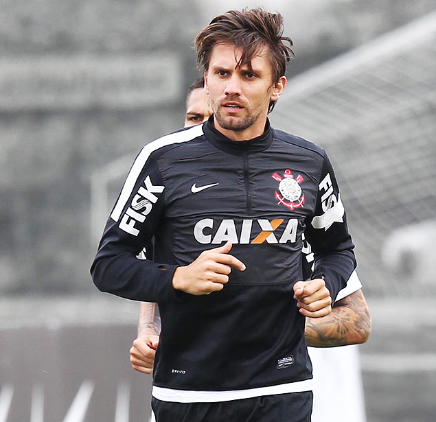 O zagueiro Paulo Andr durante um treino do Corinthians