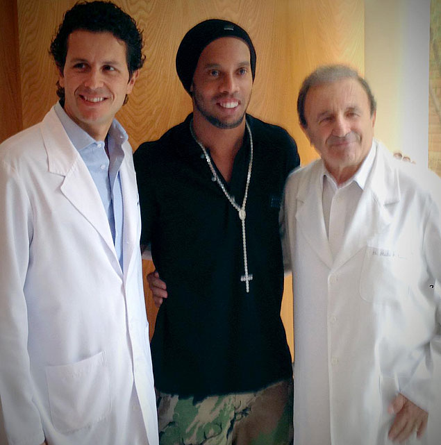 Ronaldinho publica foto com Rodrigo Lasmar (esq.) e Neylor Lasmar (dir.)