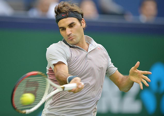 Roger Federer durante a derrota para o francs Gael Monfils em Xangai