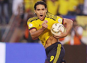 O artilheiro Falcao Garca celebra gol pela Colmbia