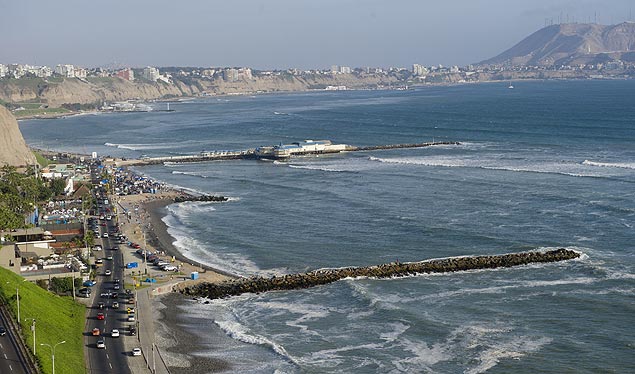 View of the bay of Miraflores, in Lima, Peru, taken on March 23, 2013. Lima was named host city of the 2019 Pan-American Games. AFP PHOTO/MARTIN BERNETTI ORG XMIT: MBV088