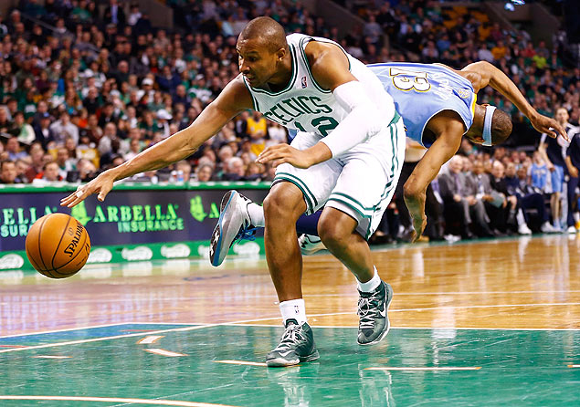 O ala Leandrinho durante uma partida pelo Boston Celtics na NBA