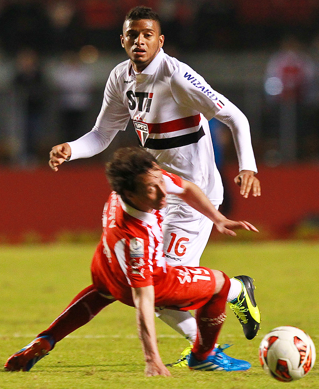 Reinaldo na partida contra a Universidad Catolica do Chile, pela Copa Sul-Americana