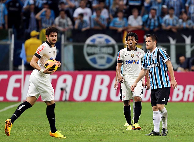 Alexandre Pato durante jogo entre Grmio e Corinthians em Porto Alegre