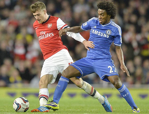 O meia-atacante Willian, do Chelsea, em jogo contra o Arsenal, em Londres