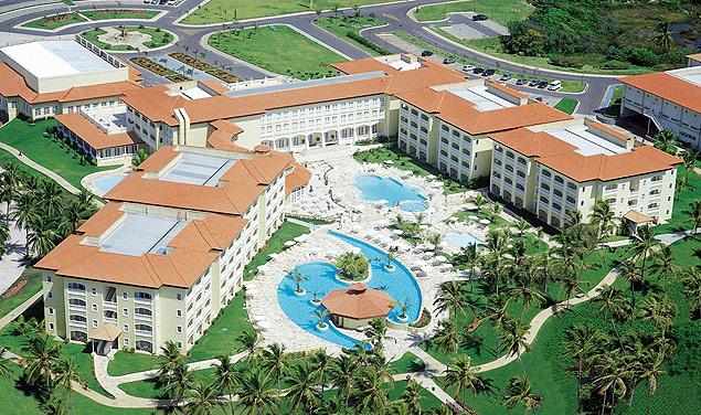 Vista area de hotel da Costa do Saupe, no litoral norte da Bahia