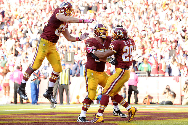 Jogadores do Washington Redskins comemoram um touchdown durante uma partida da temporada da NFL
