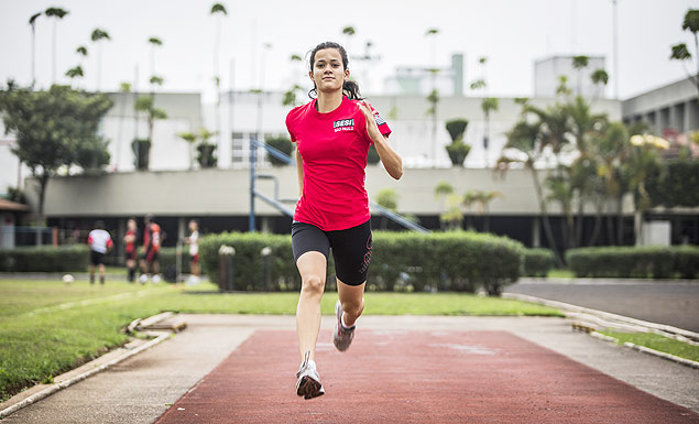 Vernica Hiplito treina na pista de atletismo do Sesi, em Santo Andr, regio metropolitana de So Paulo