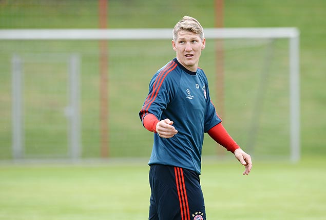O meia Bastian Schweinsteiger durante um treino do Bayern de Munique