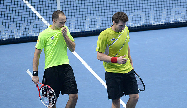 Bruno Soares (esq.) e Alexander Peya em jogo vlido pelas Finais da ATP