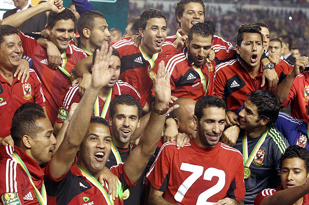Jogadores do Al Ahly, do Egito, comemoram o ttulo da Liga dos Campees da frica