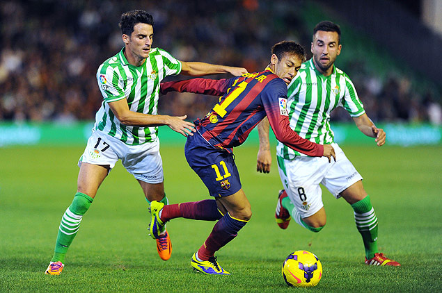O atacante Neymar em ação pelo Barcelona contra o Betis, pelo Campeonato Espanhol