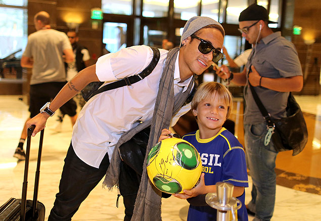 Neymar chega ao hotel da seleo brasileira, em Miami