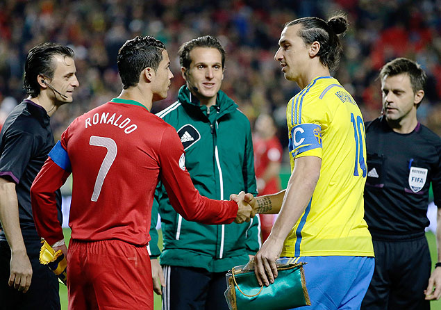 Portugal's Cristiano Ronaldo, left, and Sweden's Zlatan Ibrahimovic shake hands before the World Cup qualifying playoff first leg soccer match between Portugal and Sweden Friday, Nov. 15 2013, at the Luz stadium in Lisbon. (AP Photo/Armando Franca) ORG XMIT: XAF104
