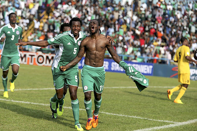 O nigeriano Victor Moses comemora seu gol diante da Etipia
