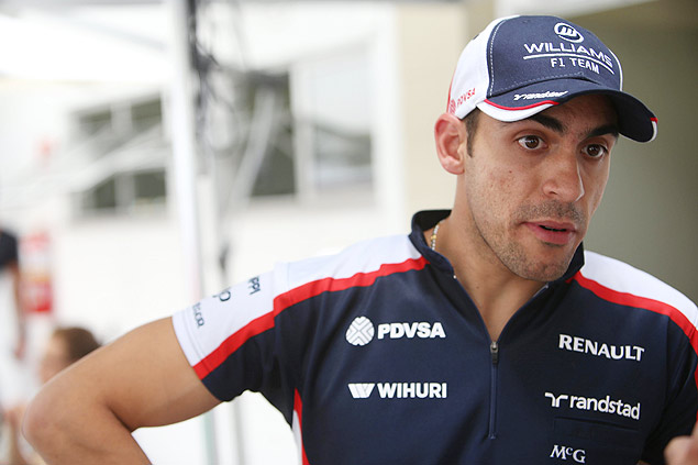 O piloto venezuelano Pastor Maldonado, da Williams, d entrevista em Interlagos