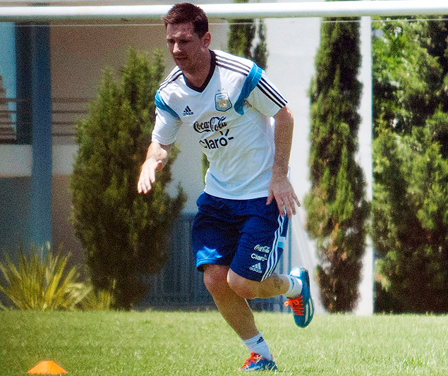 O atacante argentino Lionel Messi durante treino para se recuperar de lesão