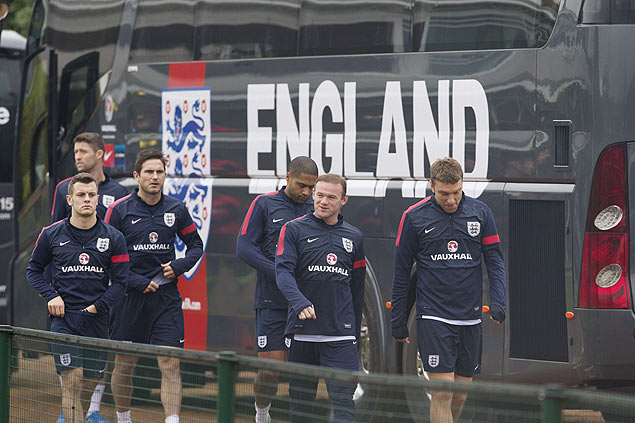 Jogadores da seleo da Inglaterra durante um treino em Londres