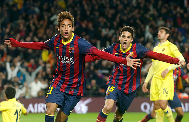 Neymar comemora um de seus dois gols na vitria do Barcelona sobre o Villarreal