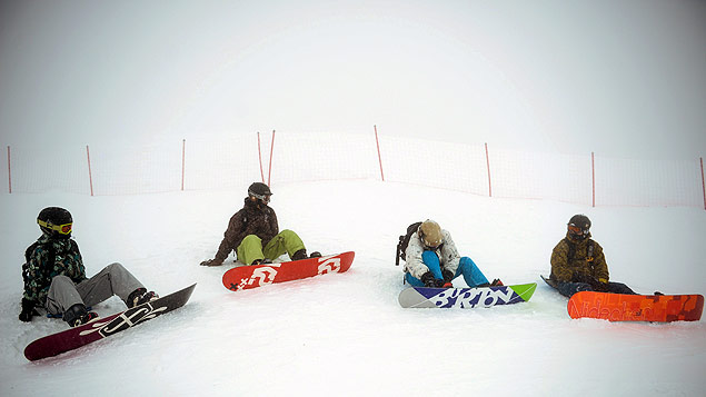Atletas no complexo de esqui alpino Rosa Khutor, na Rssia