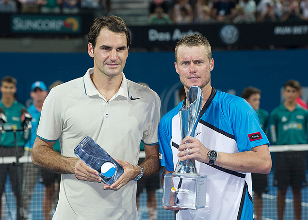 O australiano Hewitt (dir.) venceu Federer por 2 sets a 1 em Brisbane